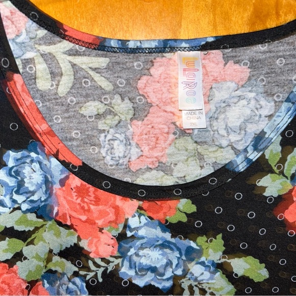 LuLaRoe Lynnae PINK blue floral Long Sleeve Top plus size 2X - Picture 3 of 3